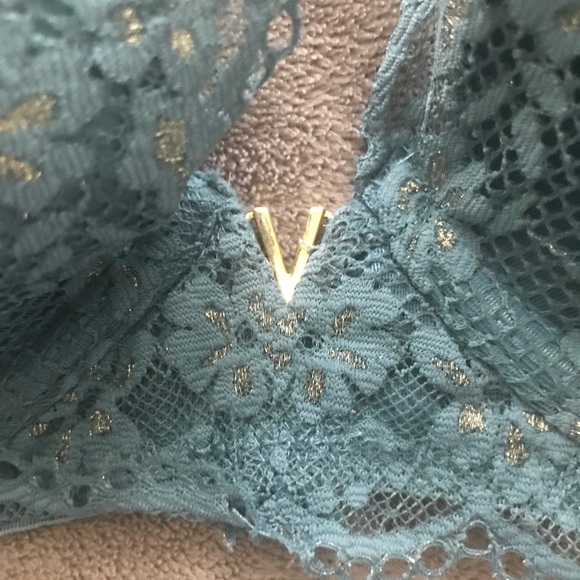 Victoria’s Secret Love Cloud lace uplift demi bra size 36D - Picture 2 of 6